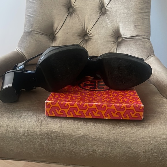 Tory Burch platform summer sandals, nice to wear with jeans or any casual dress. - Picture 4 of 4